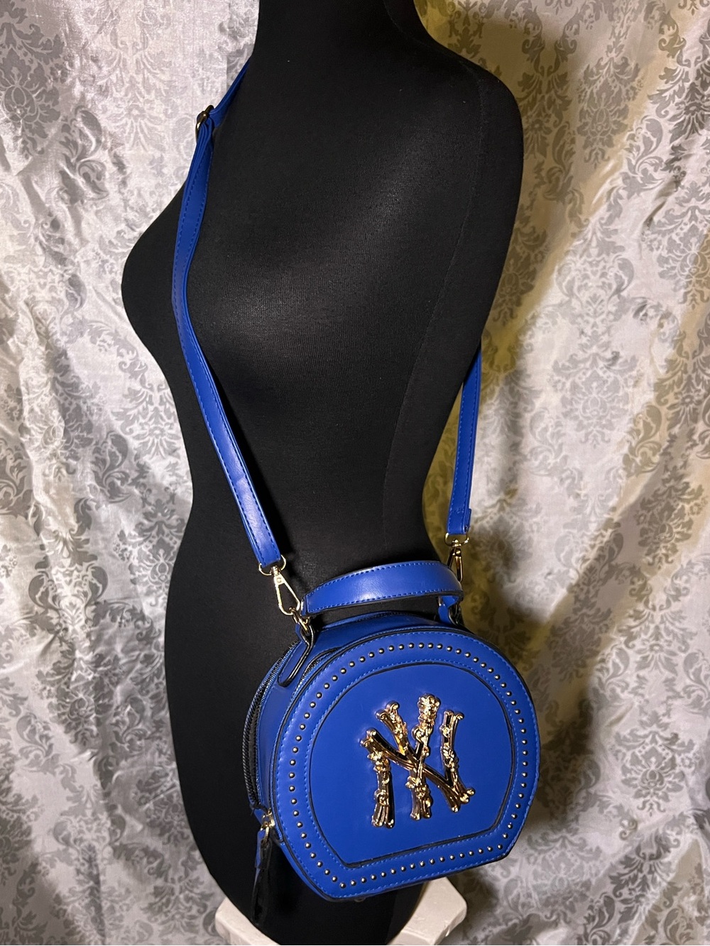 Vibrant Blue Women's Crossbody Bag with Ornate Gold NY Yankees Accent